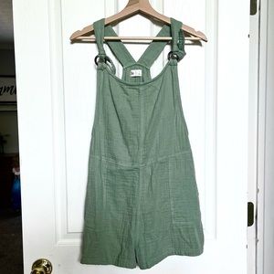 Sage Green So boho romper size small with pockets!